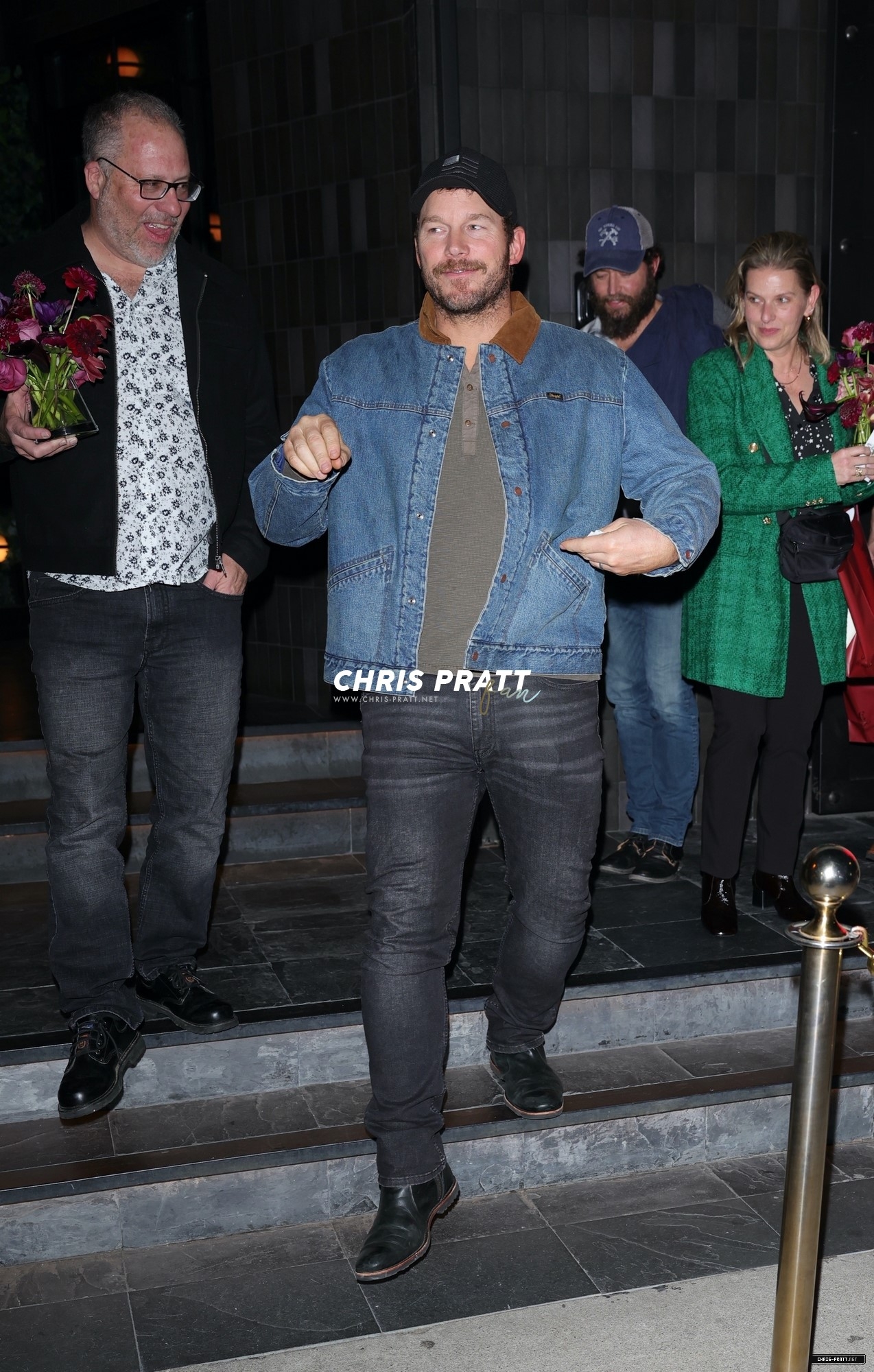 HQ01.jpg HQ01.jpg