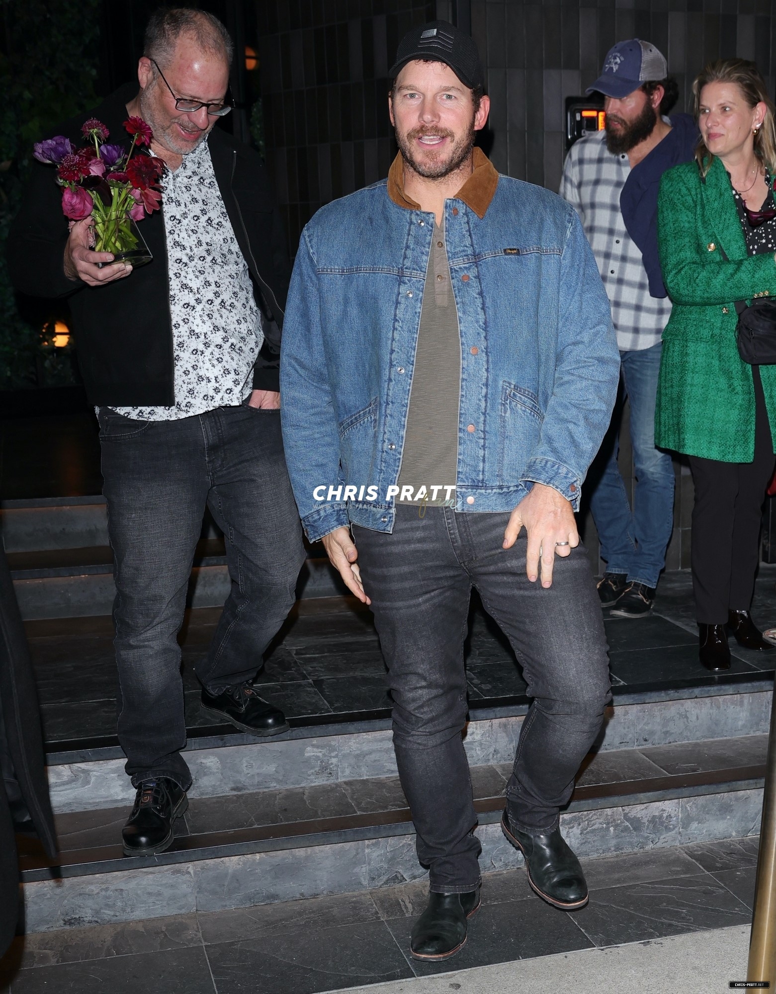 HQ02.jpg HQ02.jpg