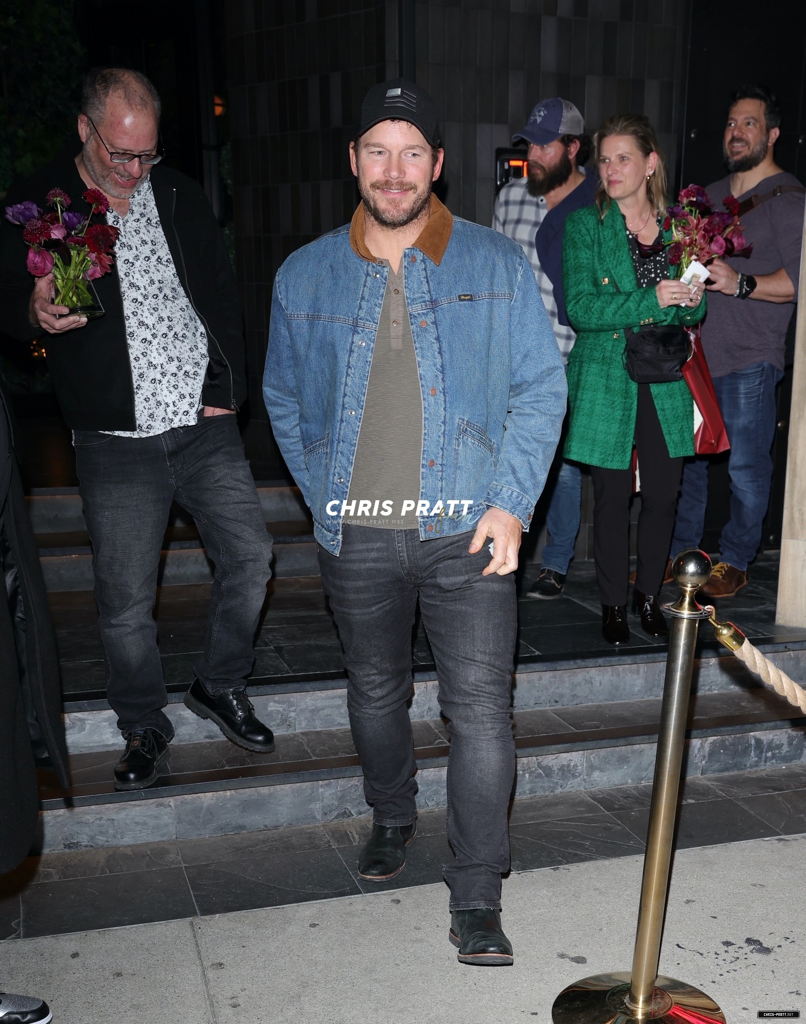 HQ03.jpg HQ03.jpg