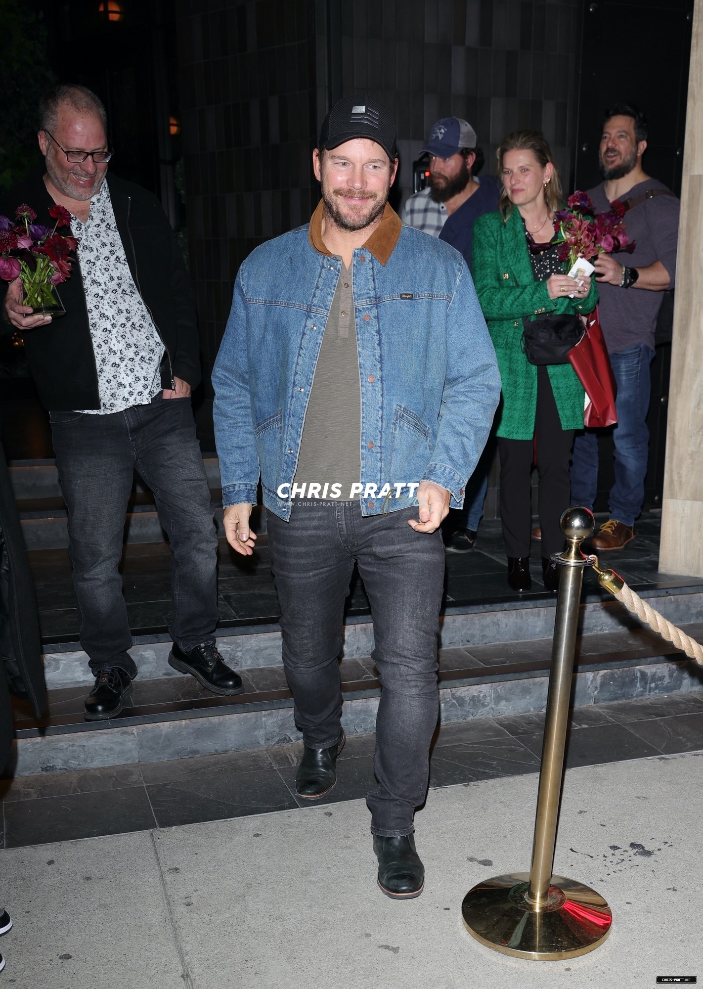 HQ04.jpg HQ04.jpg