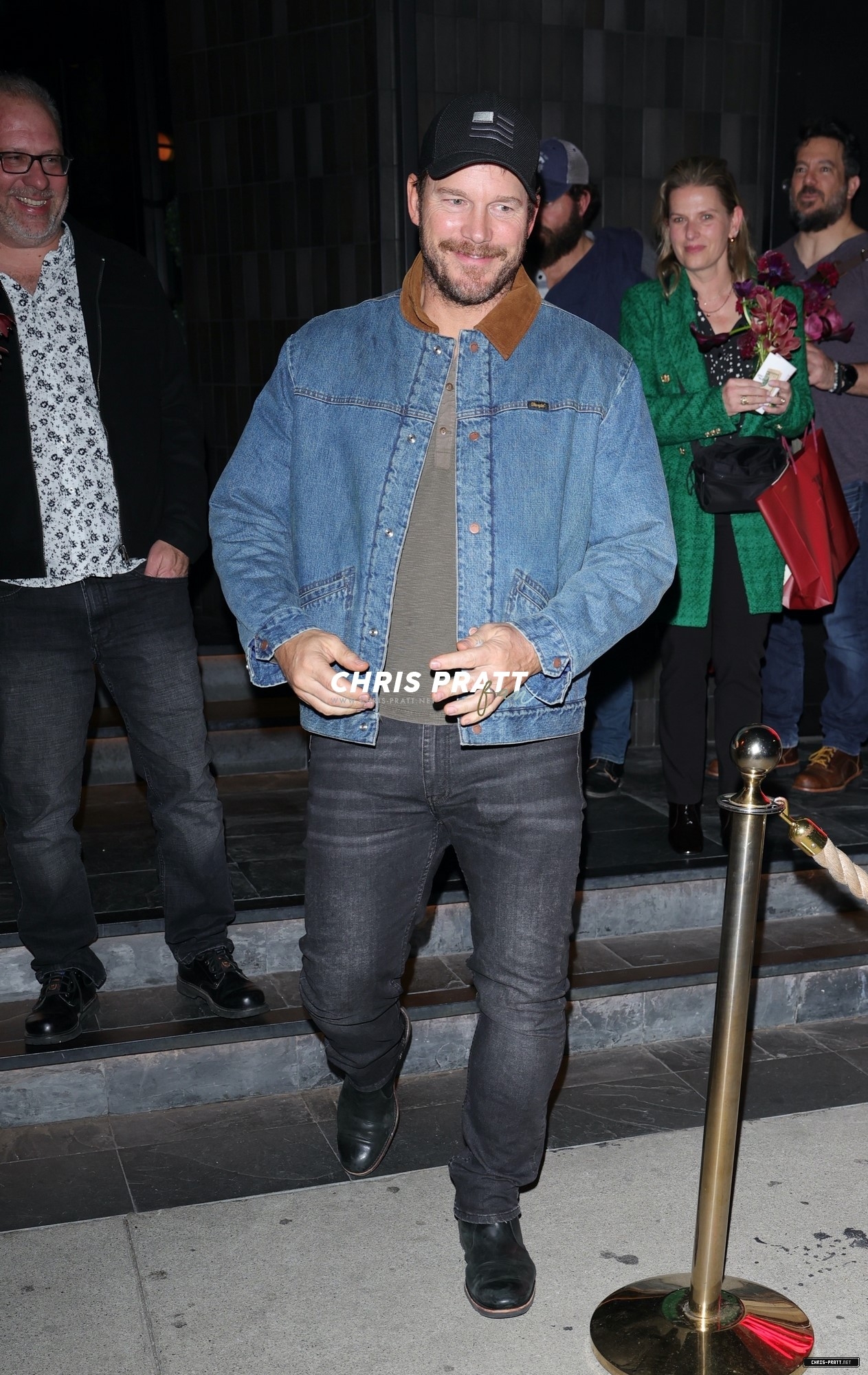 HQ05.jpg HQ05.jpg