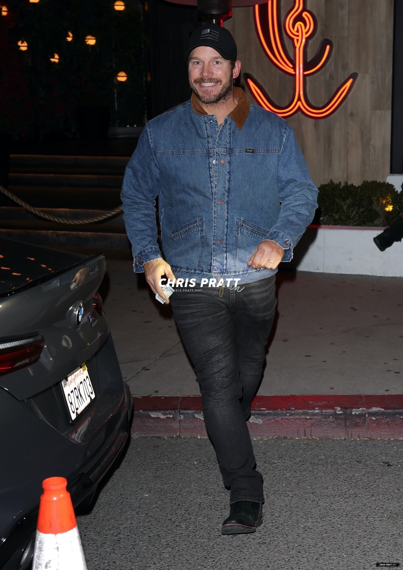 HQ09.jpg HQ09.jpg